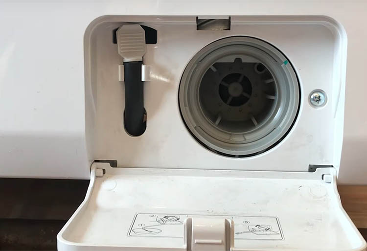  F11    Indesit